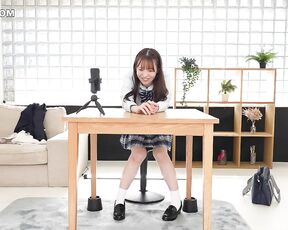 [Reducing Mosaic]SGKI-060 While Holding In Her Pee She Video Calls Her Boyfriend