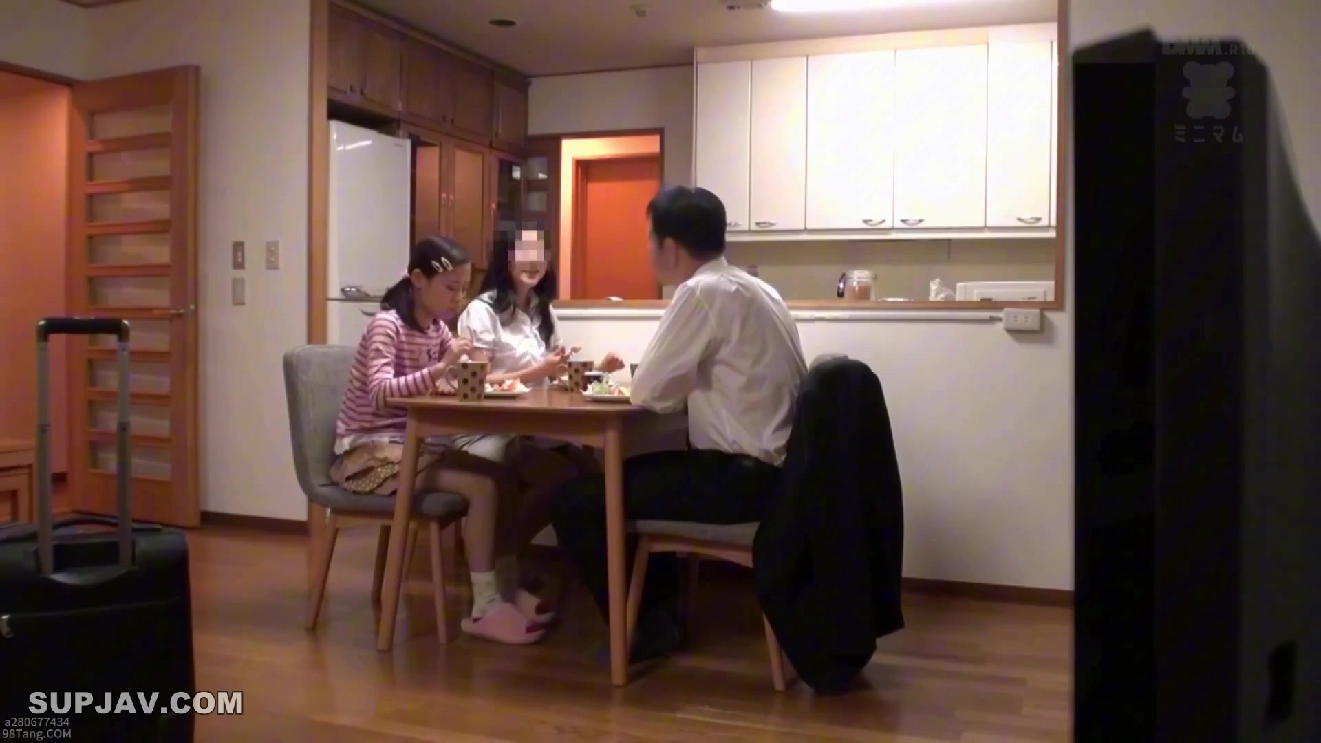 [Reducing Mosaic]MUM-137 StepCdren Is Still De Strike Secret Hot Spring Trip. Yu 147cm