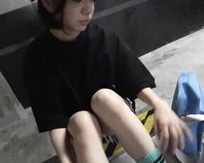 KNMB-115 A Hairless Flat-chested Runaway Girl Ito Akana Found In A Parking Lot