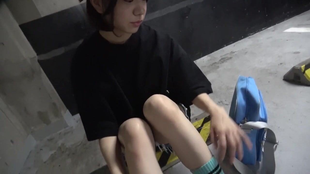 KNMB-115 A Hairless Flat-chested Runaway Girl Ito Akana Found In A Parking Lot