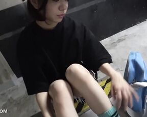 [Reducing Mosaic]KNMB-115 A Hairless Flat-chested Runaway Girl Ito Akana Found In A Parking Lot