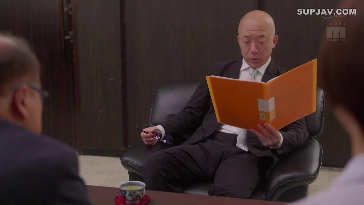 [Reducing Mosaic]MIKR-060 Every Friday I’m Red By The Persistent Old Man President Of A Business Partner. He Keeps Ripping My Pantyhose And Pounding Me Until I Orgasm With His Legs Spread Wide.