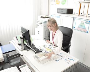 ROYD-295 One Night I Shared A Room With My Flawless Career-oriented Female Boss. I Was Captivated By Her Perverted Side That Awakened When She Got Dk And Her Lingering Tongue SKls. Sarina Momona