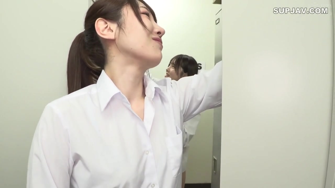 [Reducing Mosaic]HUNTC-401 The Gap Behind The School Lockers Is Our Sex Spot We Were Having Sex In Secret But We Got Caught And Had Sex With The Frustrated Girls Who Were Watching Us 2