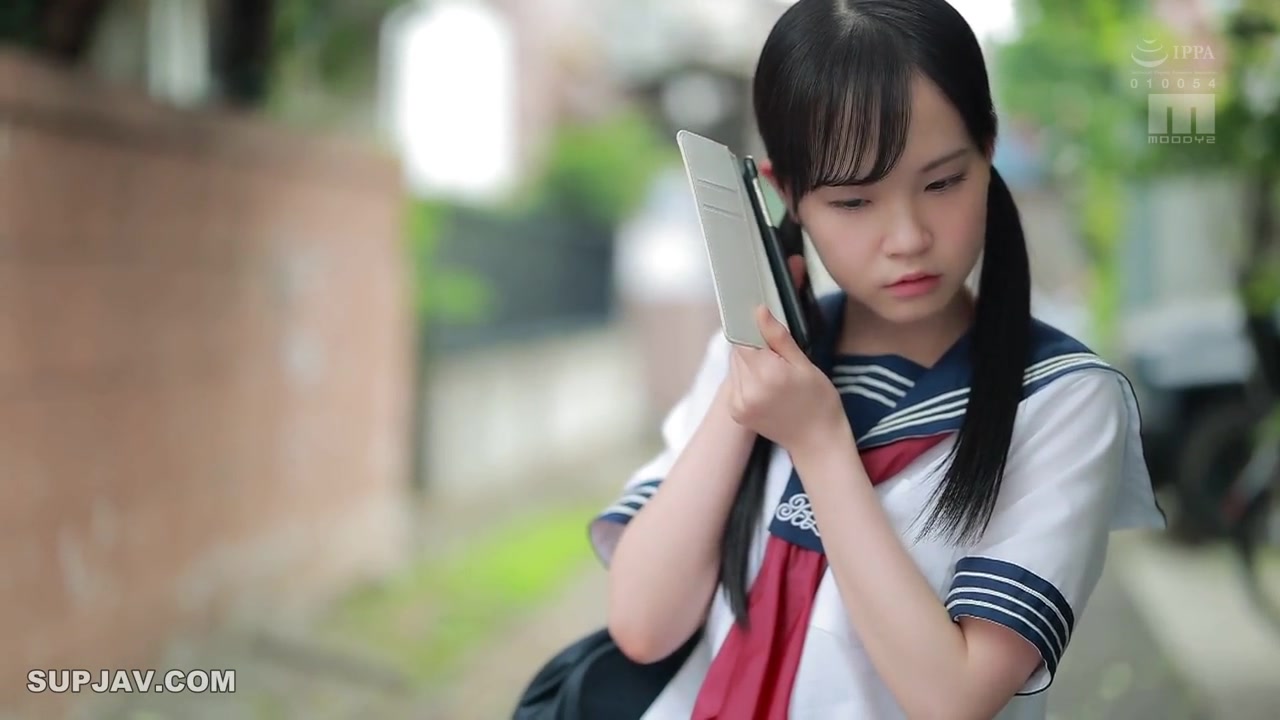 [Reducing Mosaic]MIAA-738 A Girl Who Clutches A New Year s Gift Of 3 000 Yen And Offers A Young Mako As A Substitute For Her Mother s Debt. Lara Kudo