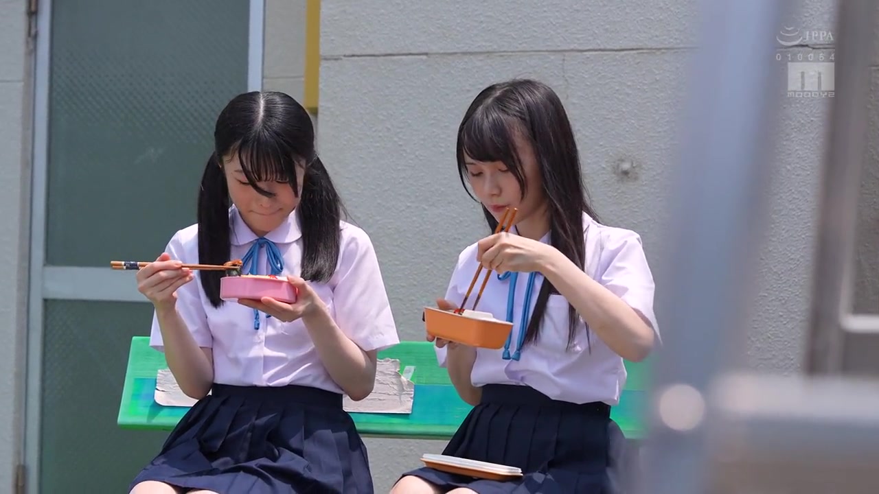 MIRD-272 Super Beautiful Girl Exclusive [first Full-scale Lesbian Work] Co-starring Uniform Lesbians In A Changing World We Remain The Same. Izumi Momoka And Teruhoshi Kira