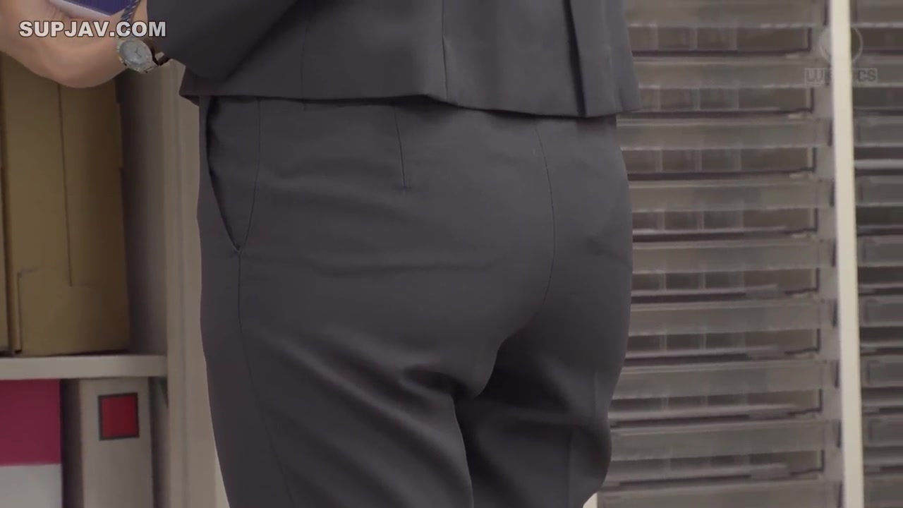 [Reducing Mosaic]LULU-129 While Working Overtime I Was Unawarely Provoked By The Big Ass Of A Married Woman Boss Of Pitapan In The Company Alone And When I Noticed That Muramura Did Not Subside 