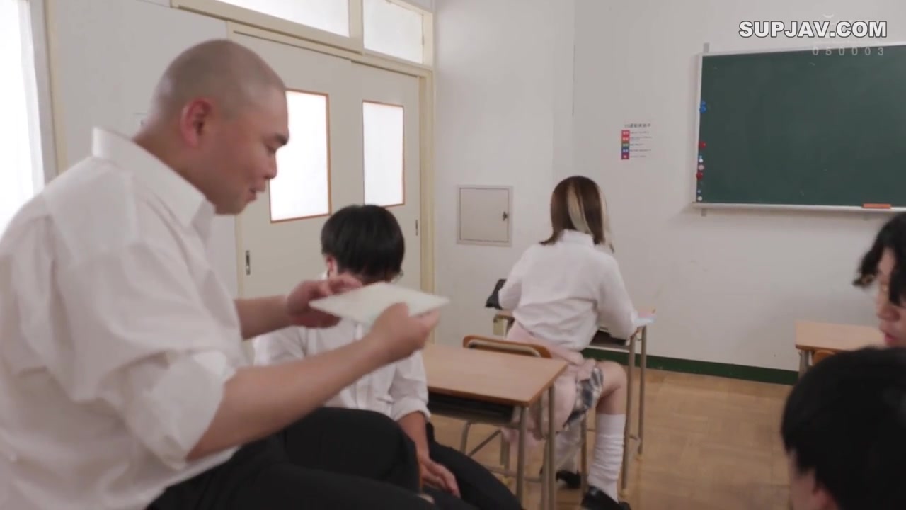 [Reducing Mosaic]MKMP-715 A Free-vagina Gal J● Who Can t Refuse When Asked Gets Fucked Instantly Cums Instantly And Squirts A Lot. She Gets Covered In Sperm From The Sex-crazed Nerds In A Two-fr